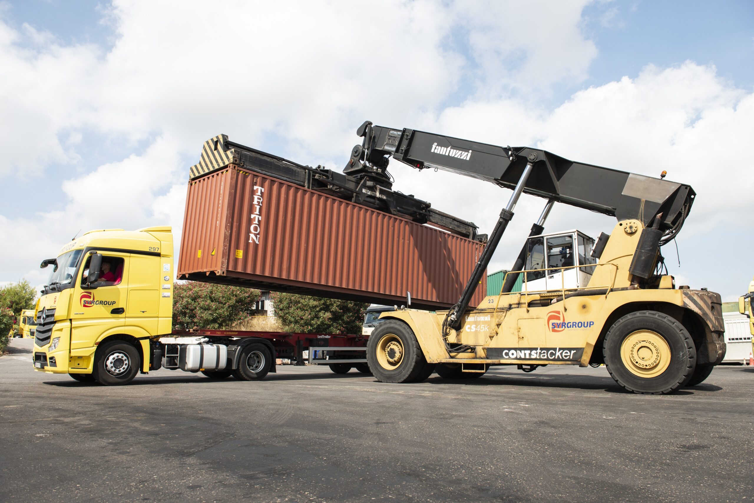 OEA, ADT, DDA, LAME y DA en SYRGROUP: logística integral y transporte de contenedores en Valencia, Barcelona, Algeciras, Madrid y Zaragoza